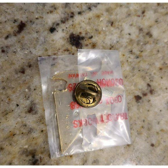 Vintage Lions Club Pin MD19 1982 BC Canada Washington Idaho Atlanta Dove Peace - Picture 6 of 9